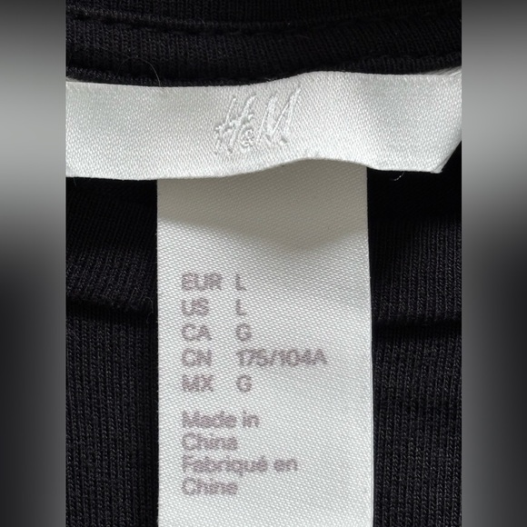 H & M sequinned pineapple t-Shirt black size L slightly rounded Hem - Picture 7 of 8